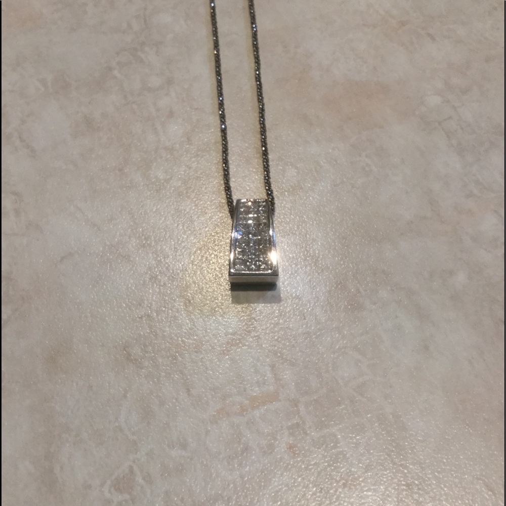 1 carat Invisible Set Diamond Pendant 14 it